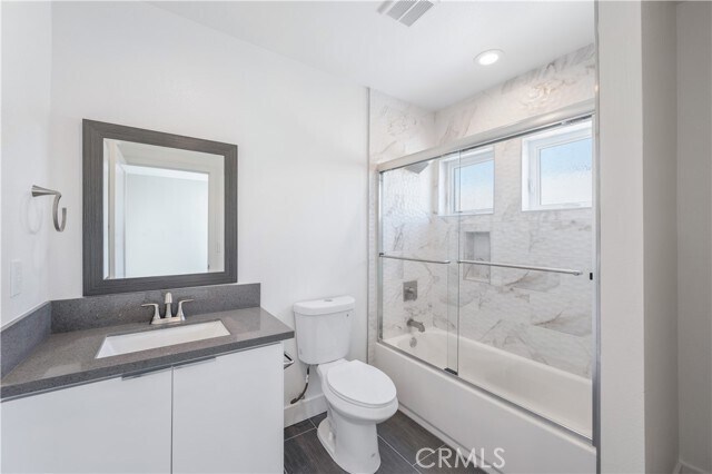 Building Photo - 2727 S La Brea Ave