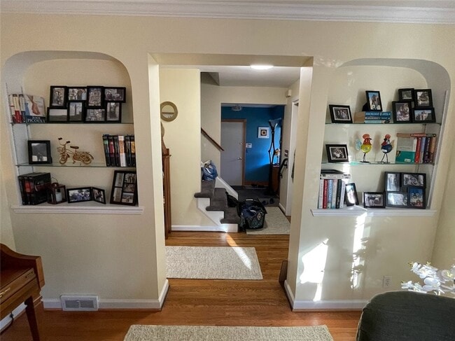 Building Photo - 50 Greenview Dr