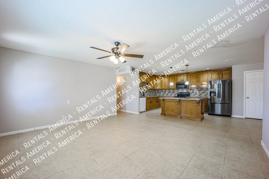 Building Photo - 614 N 74th St