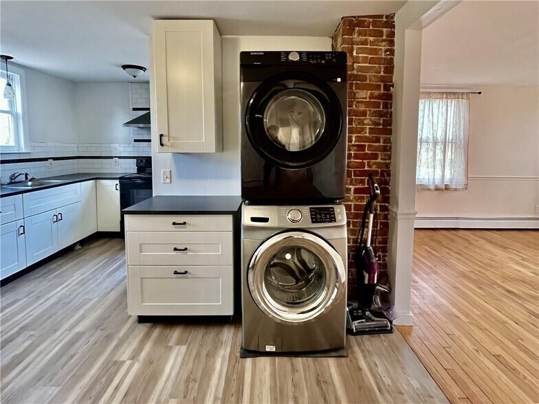 Building Photo - 8 North Road, A