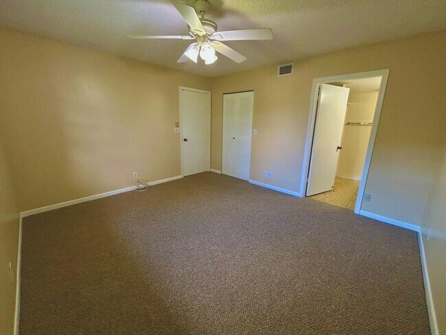Building Photo - 3738 N University Dr