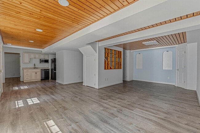 Building Photo - 1646 Stowe Rd