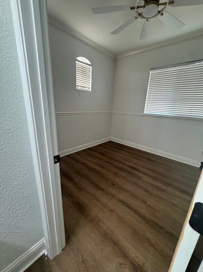 Building Photo - 9521 Shadowrock Way