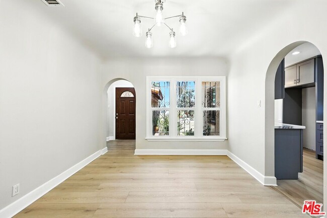 Building Photo - 8853 S Halldale Ave