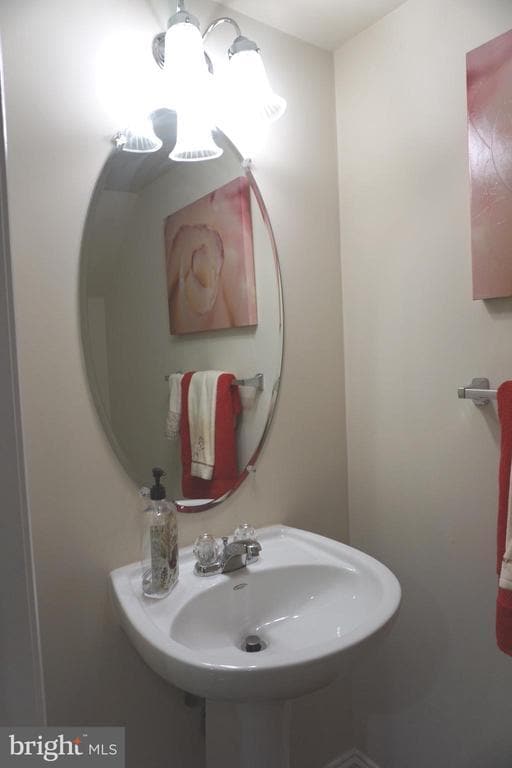 Building Photo - 901 Pine Forest Ln