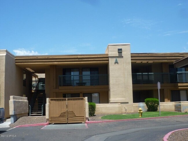 Building Photo - Charming 2 bed 2 bath gated Condo near Bell Road and 35th Ave++Pool++Fitness