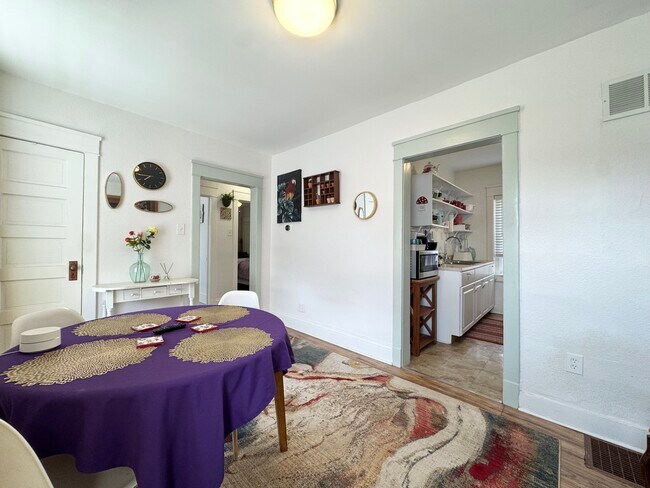 Building Photo - 512 W 39th Terrace