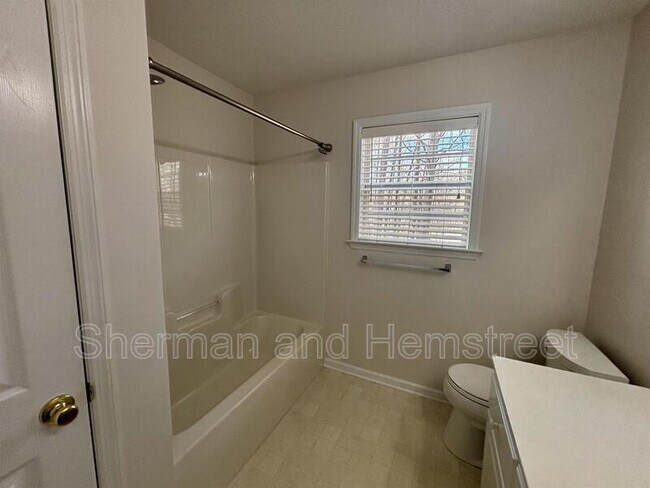 Building Photo - 389 Sandleton Way