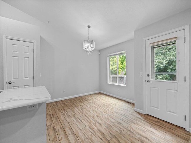 Building Photo - 3 Bed 2 Bath Home Available for Rent!!!