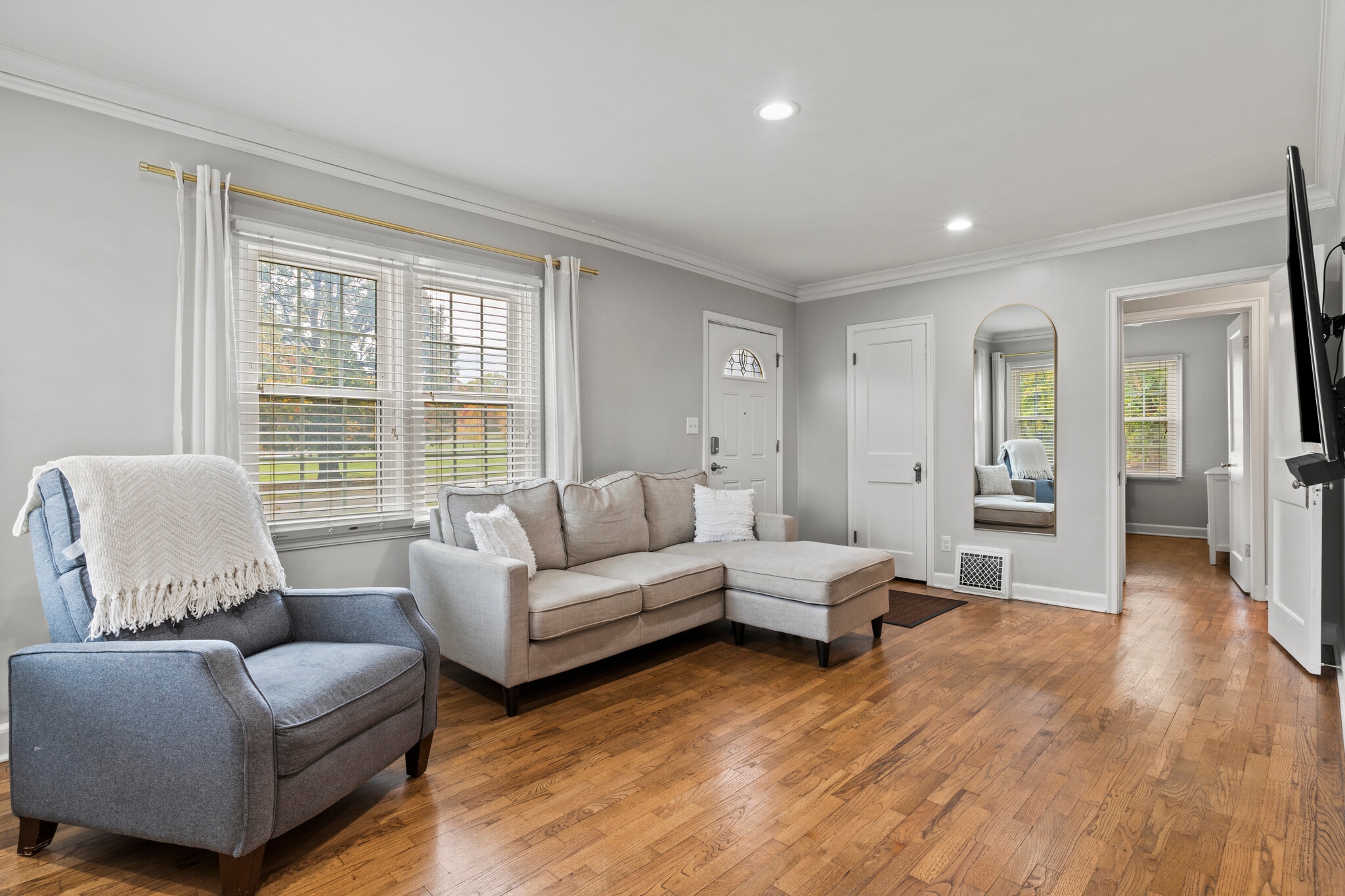 Building Photo - 1235 W 79th St