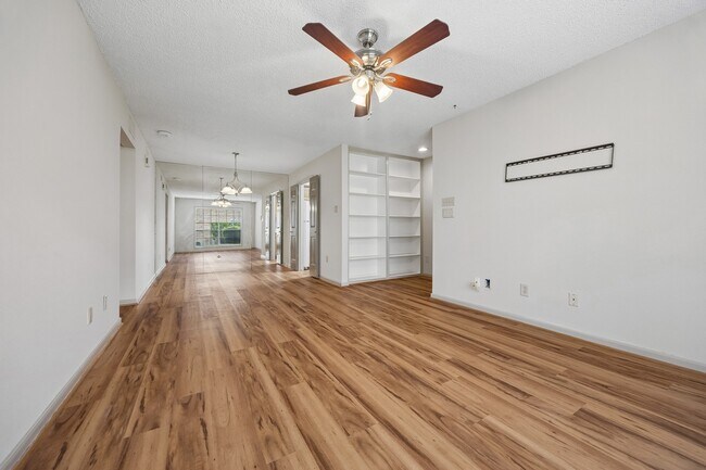 Building Photo - 1311 Antoine Dr
