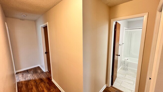 Building Photo - Modern Comfort Meets Prime Location – Spac...