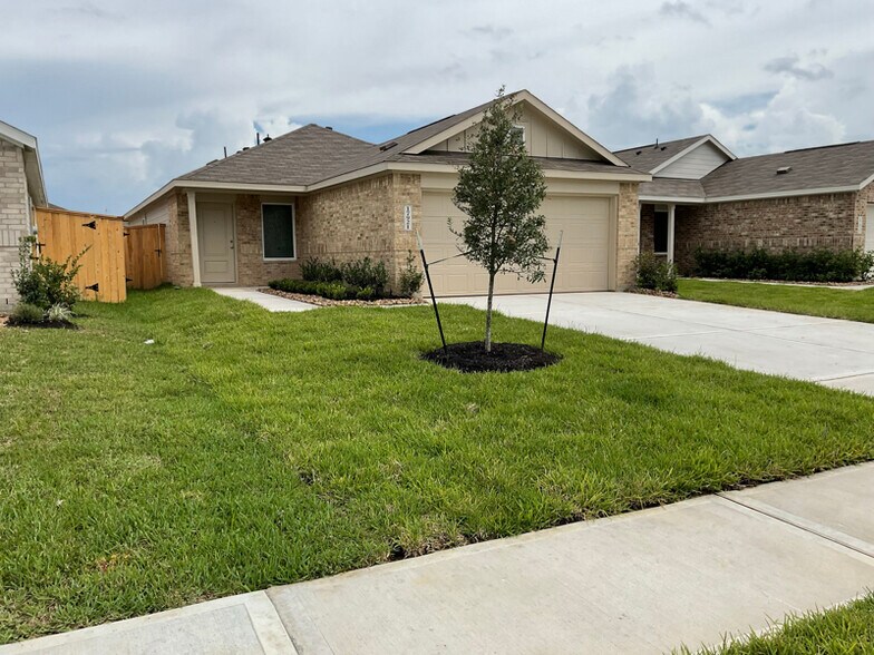 Primary Photo - 17921 Valle Cupa Ln