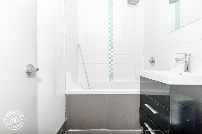 Building Photo - 233 Jefferson St