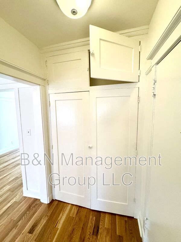 Building Photo - 1065 W Dakin St