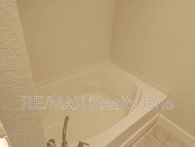 Building Photo - 8398 N Jay Dr