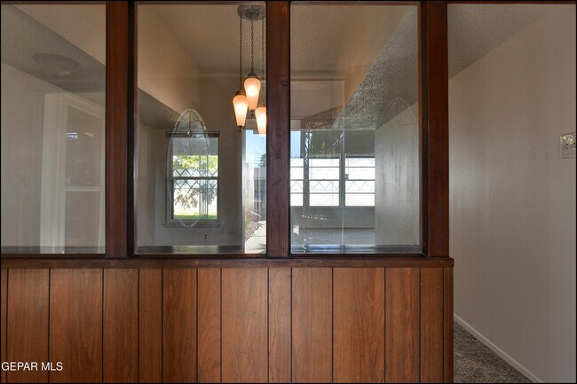 Building Photo - 3433 Clearview Ln