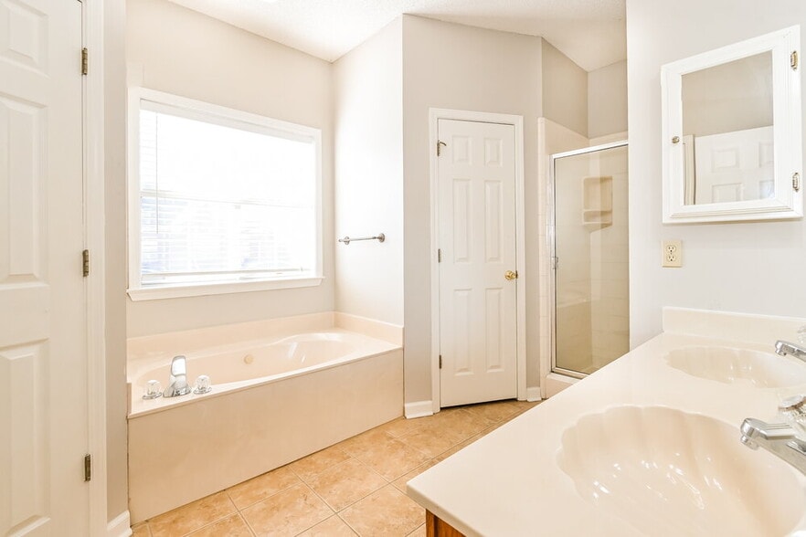 Building Photo - 8748 Clear Sky Path