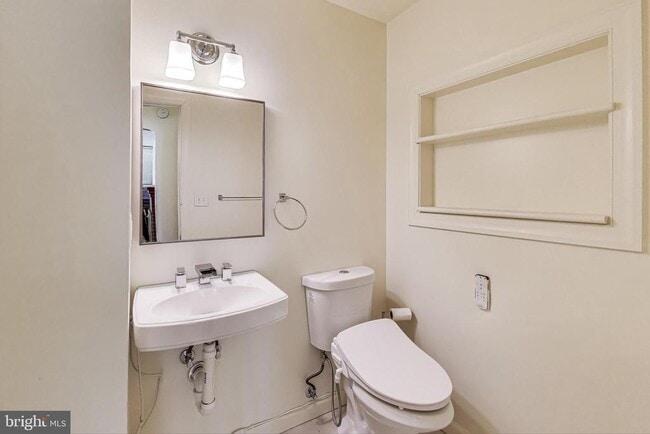 Building Photo - 5516 Greentree Rd