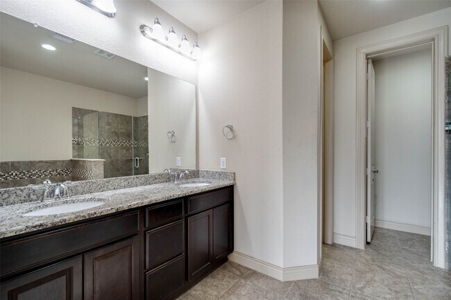 Building Photo - 24111 Valencia Ridge Ln