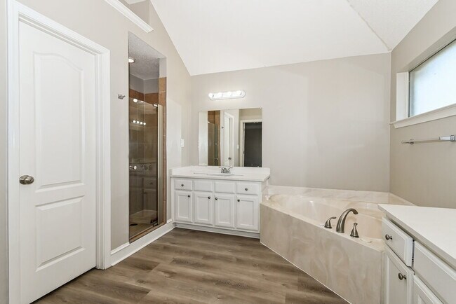 Building Photo - 7850 Fallstone Rd