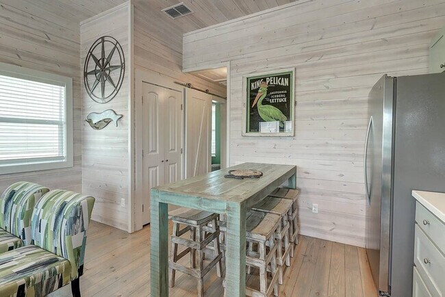 Building Photo - 1924 Eleventh Street-SI ID1023215P