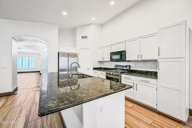 Building Photo - 4436 E Mountain Sage Dr
