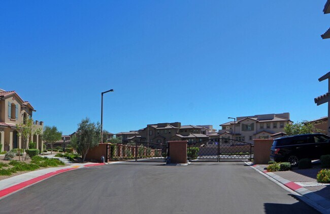 Building Photo - Newer, Fabulous town home in the heart of ...