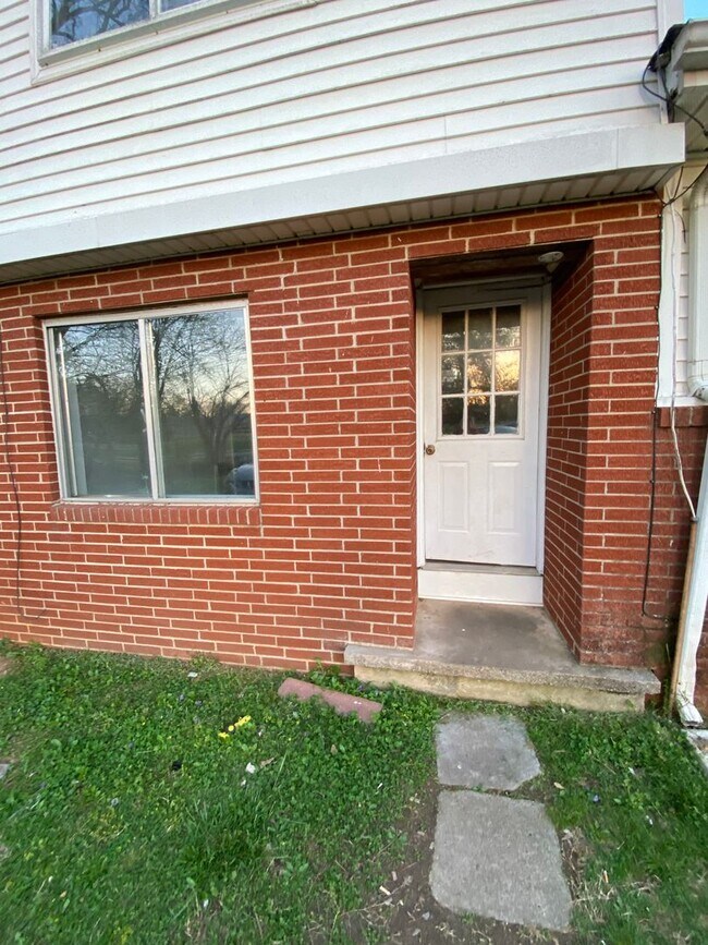Building Photo - KY-150 Pembroke Oak Grove Rd