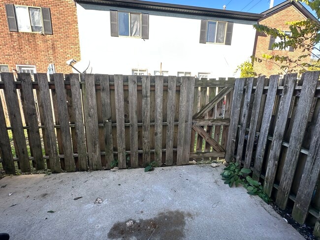 Building Photo - 7344 Fall Creek Ln