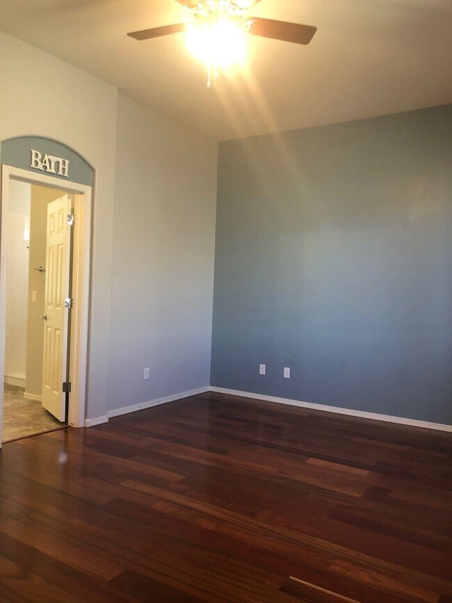 Building Photo - 4 Bedroom 2 Bath in Granville