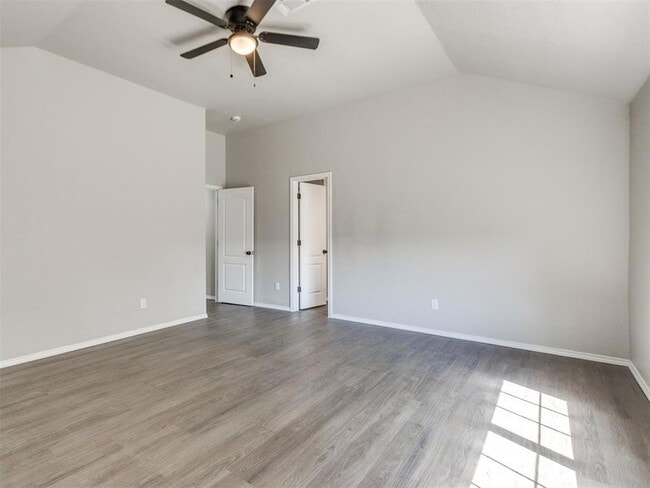 Building Photo - 13300 S Robinson Ave