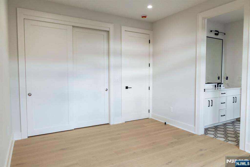 Building Photo - 401 Grand Ave