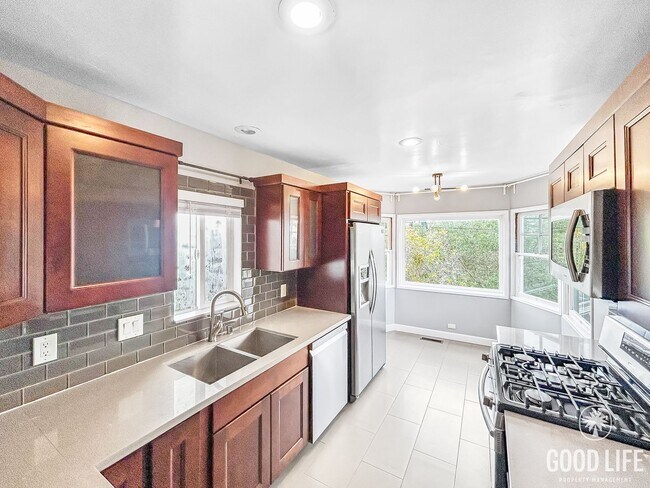 Building Photo - Beautiful 4BD/2.5 BA W/ Updated Bathrooms, A/C, and a Large Backyard in El Cerrito!