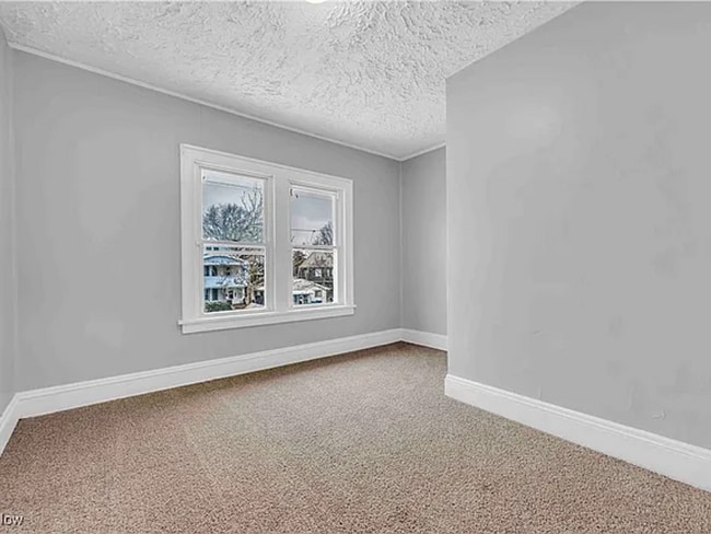 Building Photo - Bright and Spacious 3-Bedroom Home for Rent