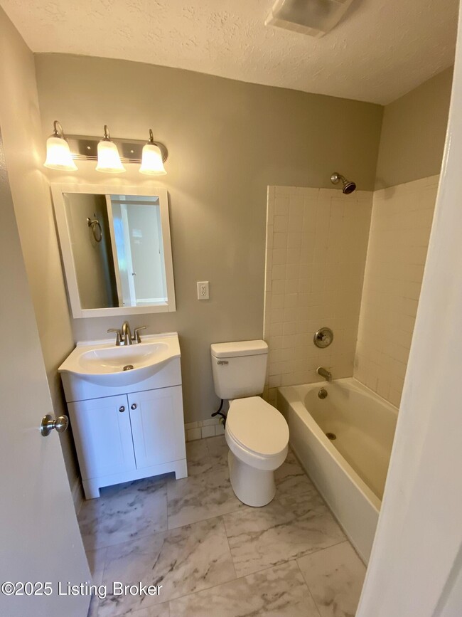 Building Photo - 3603 Willowwood Ct