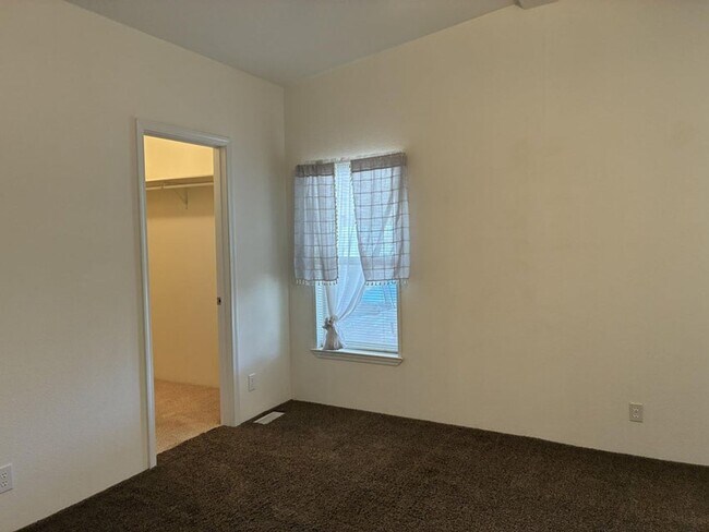 Building Photo - 3825 W 20 N
