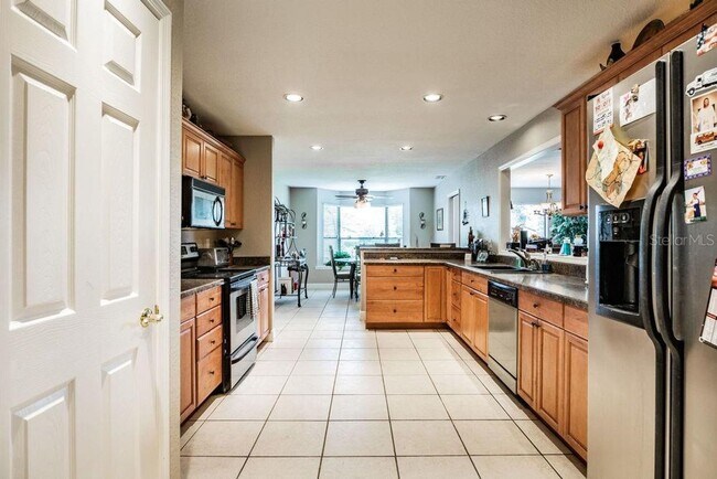 Building Photo - 3 bedroom 3 bath executive home in Imperia...