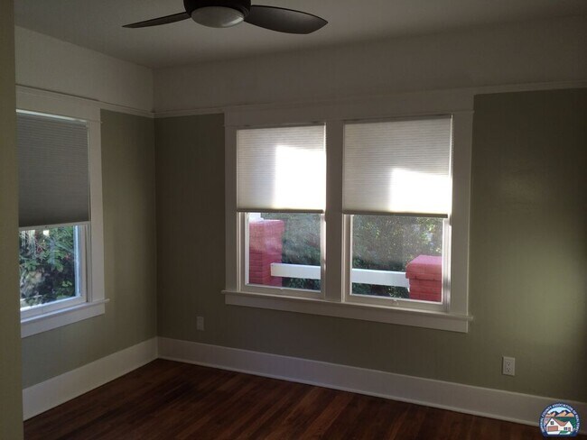 Building Photo - 1075 Hayes Ave