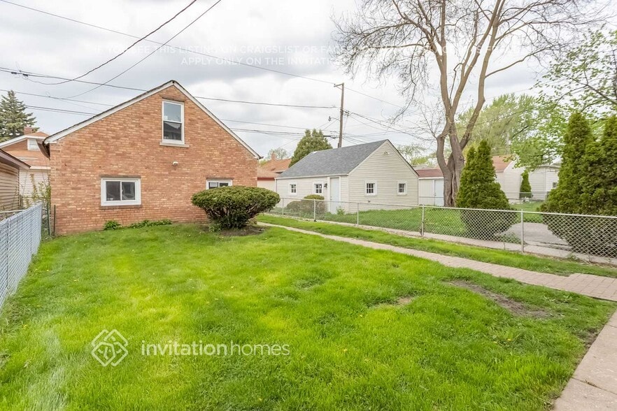 Building Photo - 3820 Wesley Ave