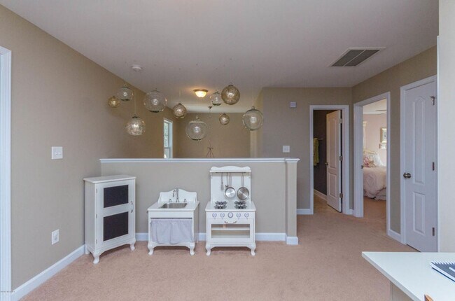 Building Photo - 219 Peggy's Trce