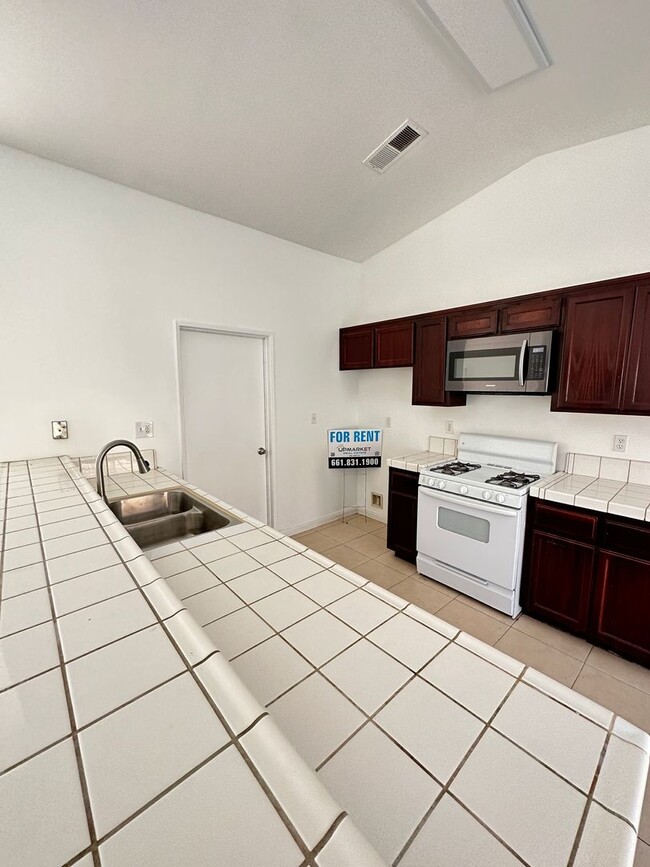 Building Photo - 530 Sunset Meadow Ln