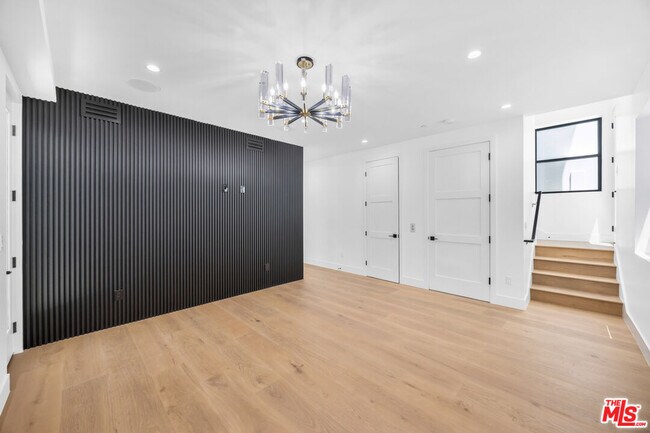 Building Photo - 926 17th St