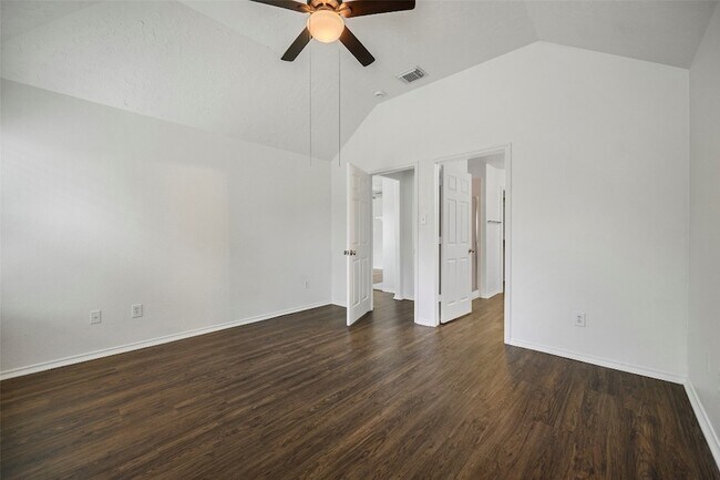 Building Photo - 18401 Sunrise Oaks Ct