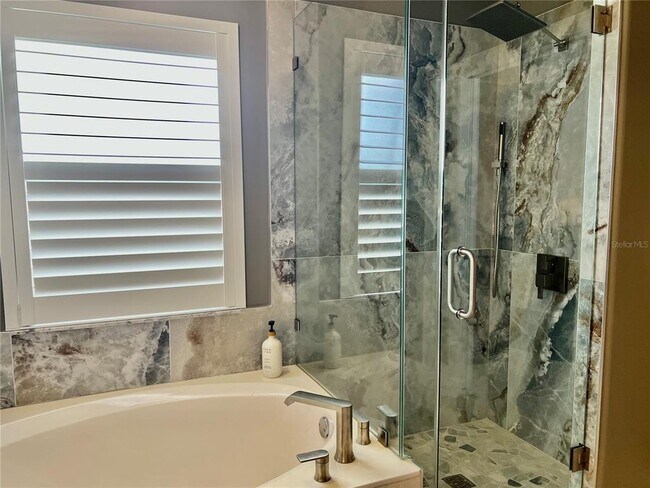Building Photo - 4061 King Tarpon Dr