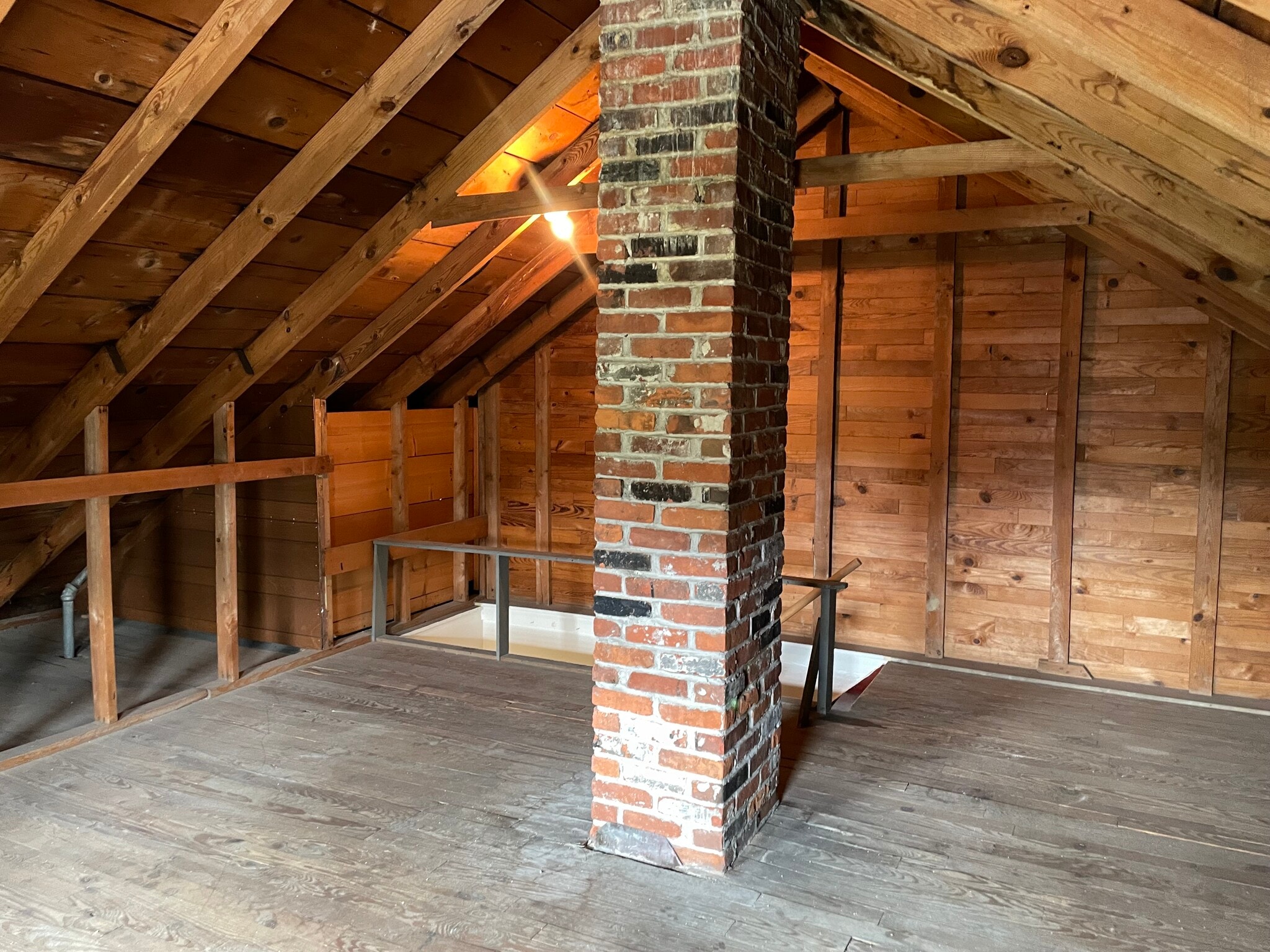 Walk-up Attic Storage - 702 Kahkwa Blvd