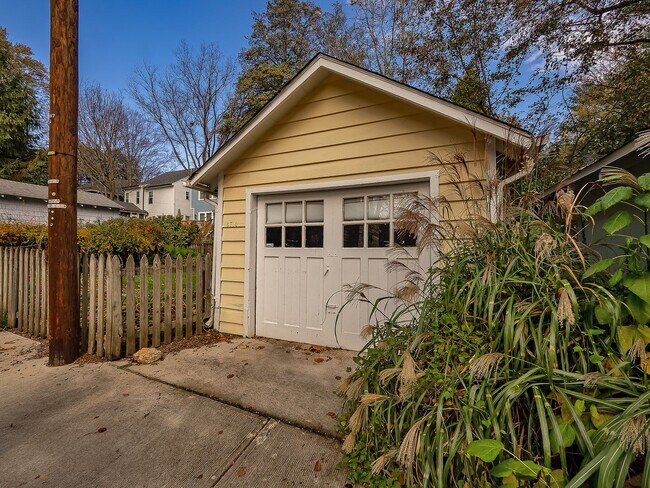 Building Photo - Charming, Renovated Bungalow in NW DC Tenley Area