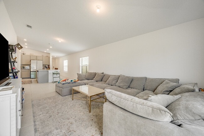 Building Photo - 3/2 in gated Tillman Lakes!