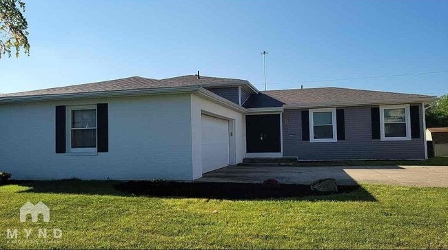 Building Photo - 2757 Kenview Rd S