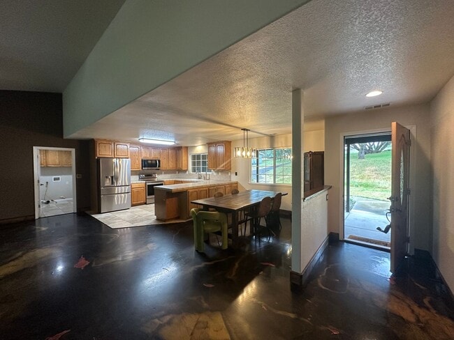 Building Photo - 2384 Choctaw Rd